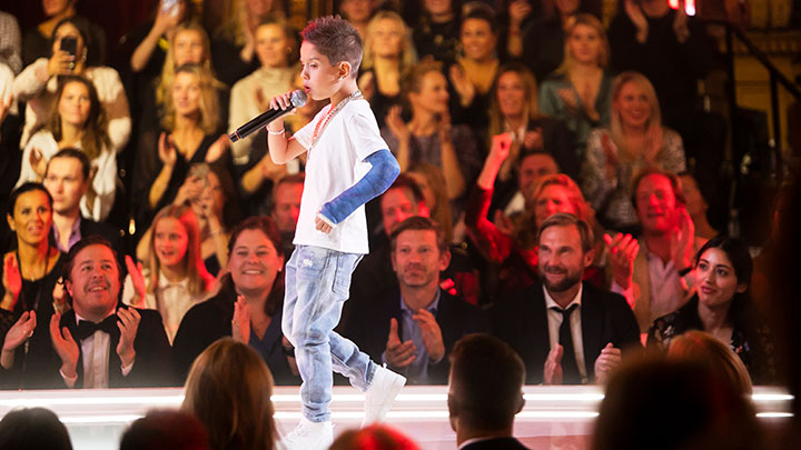 Osman Salijevic sjunger i Barncancergalan - Det svenska humorpriset