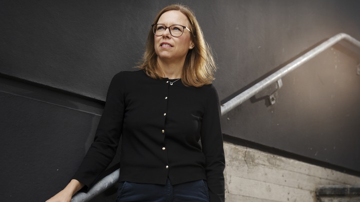 Anna Hagström och forskar om en ovanlig form av leukemi med en specifik genetisk förändring som gör den mer svårbehandlad.Hon arbetar på Inst. för laboratoriemedicin i Lund. Bilderna är tagna utanför BMC i Lund