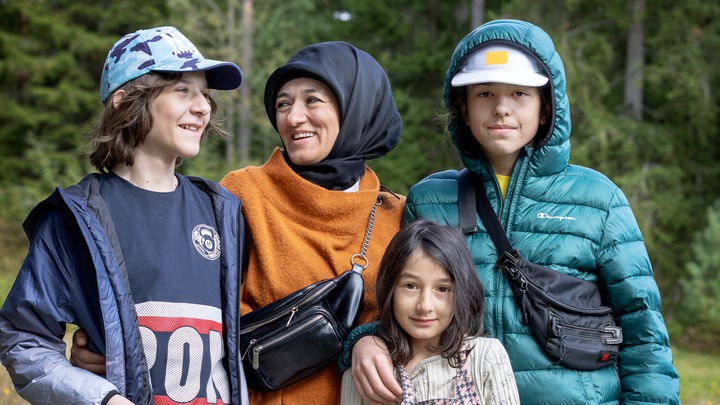 220917 CI/ Barncancerfondenfamiljehelg på IsabergFamiljen Bozkurt Arban Wiking, Ayse Rabia Bozkurt, Amir Wiking och Amina Bozkurt