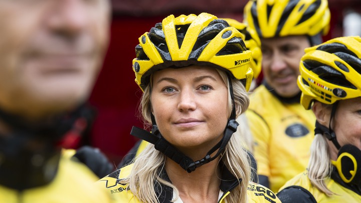 2019. Checköverlämning från team Rynkeby till Barncancerfonden, Rådhusparken i Jönköping.Foto Anna Hållams
