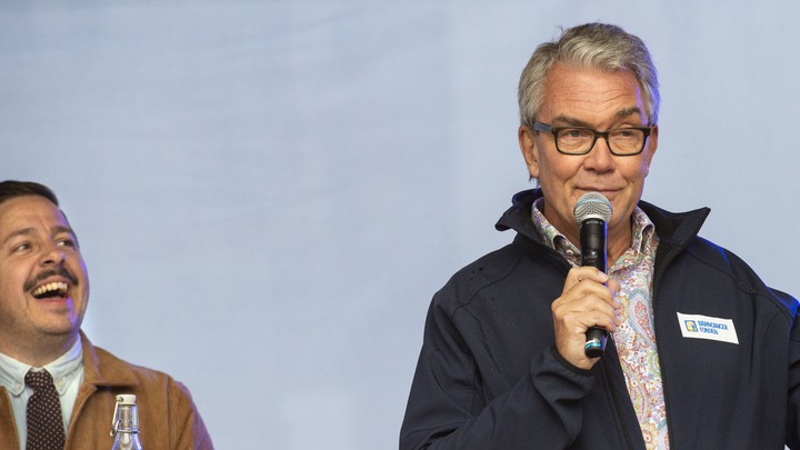 2019. Checköverlämning från team Rynkeby till Barncancerfonden, Rådhusparken i Jönköping.Foto Anna Hållams