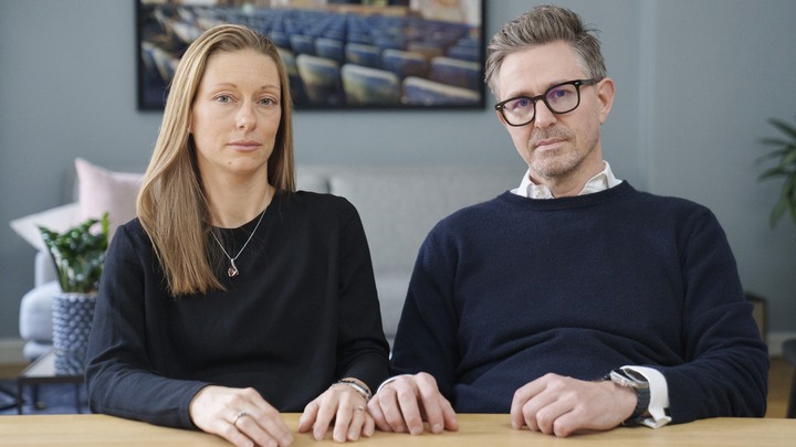 Jonas och Lindas dotter Hillevie drabbades av en hjärntumör och gick bort 2021