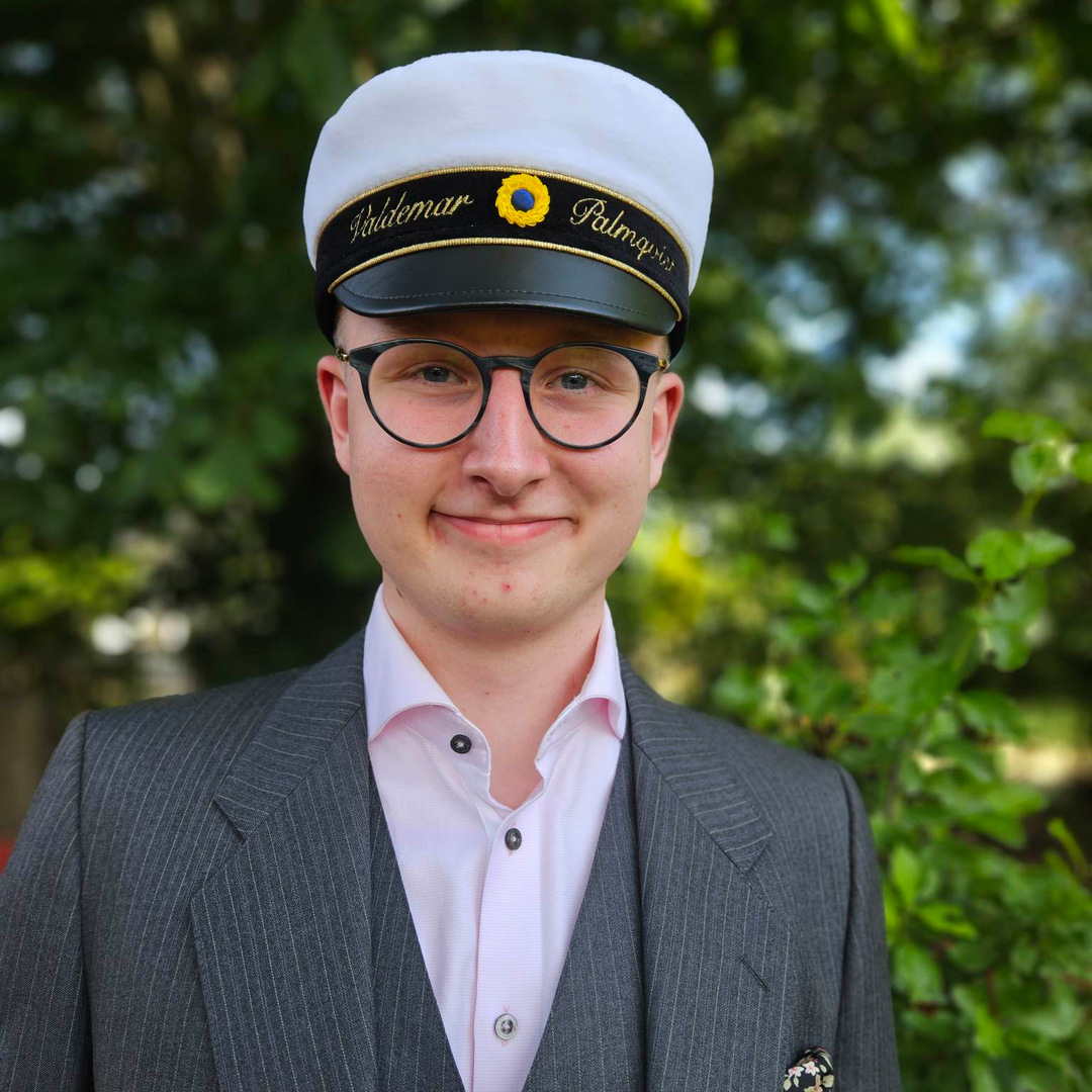 Valdemar i sin studentmössa