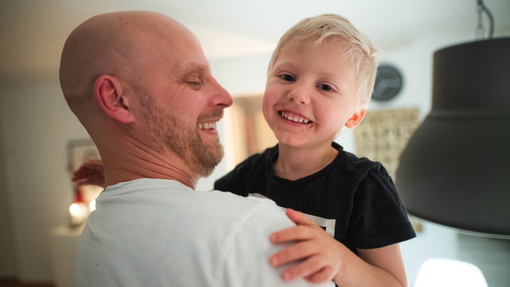20201124 Alfred och familjen Janliden får fira jul hemma i år. Förra året firade de jul på sjukhuset då sonen Alfred fick cancer, den 24 november 2020Foto: Fredrik Karlsson/SolstaFoto