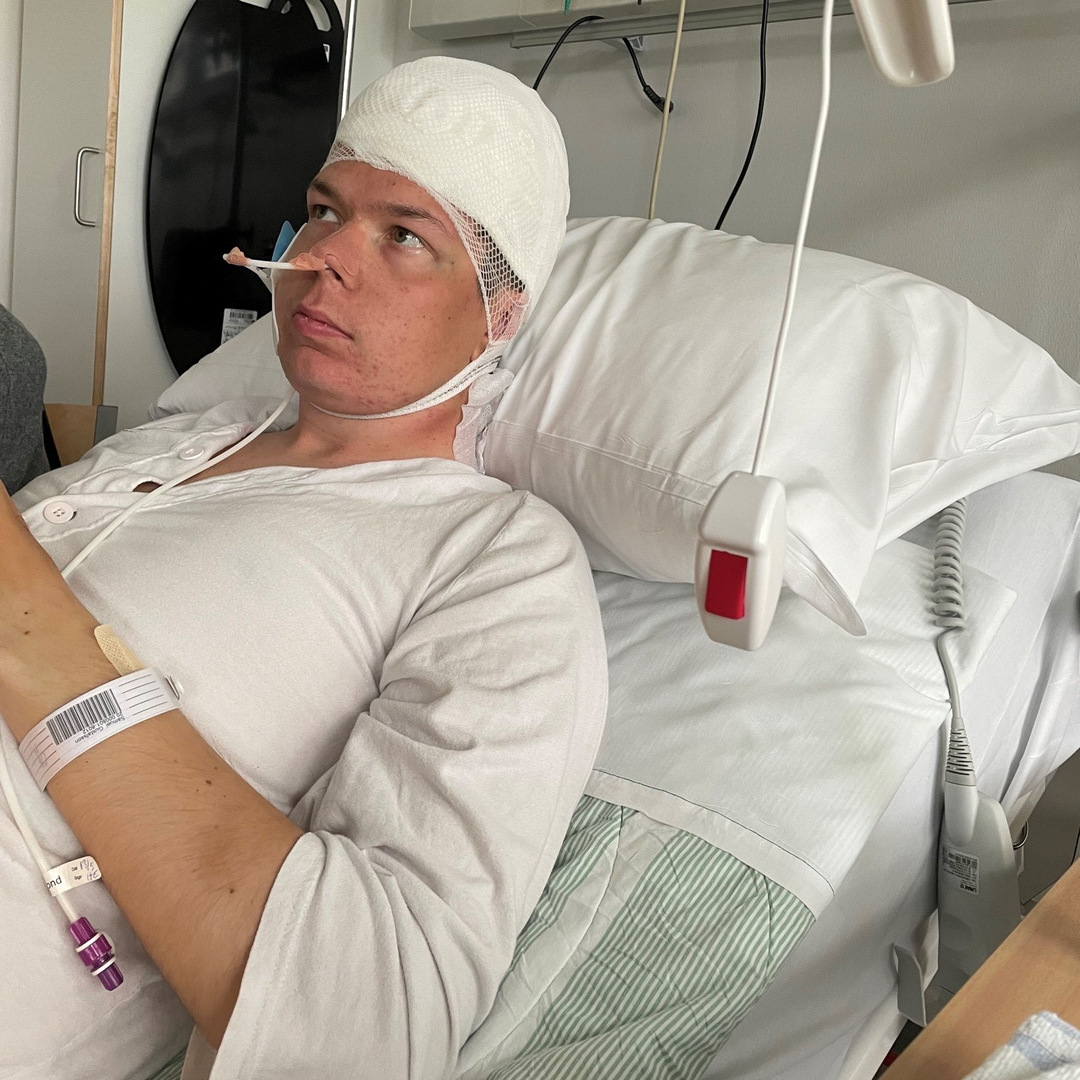 Samuel Gustafsson avled i ponsgliom i september 2022. Hans familj donerade insamlade pengar till BCF.