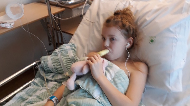Katrine Kriström i Umeå skriver om hur det var när hennes dotter Elin fick  medulloblastom  2017 och den fina relation de fick med konsultsjuksköterskan Marita.
