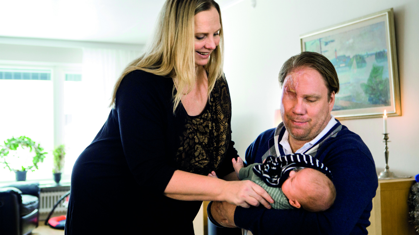 Maria och Calle med sin nyfödda son Lucas.